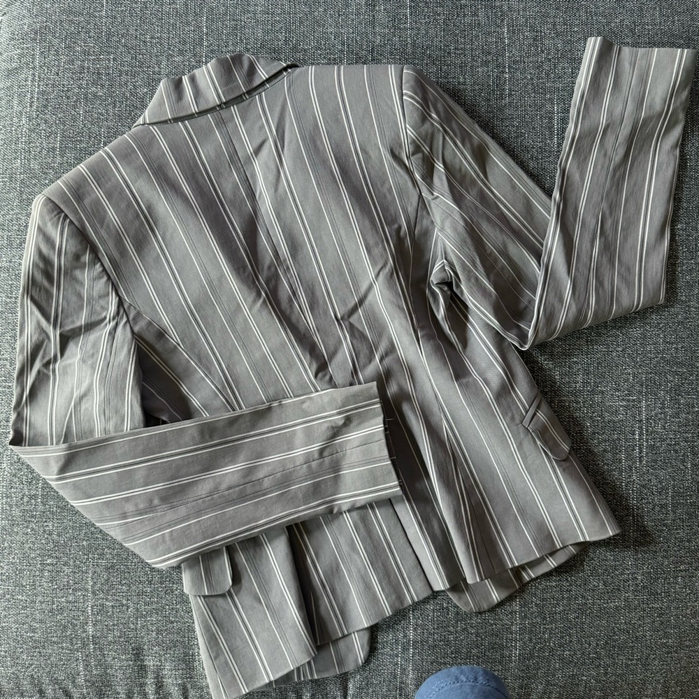 ID Collection Pinstripe Blazer - Picture 2 of 4
